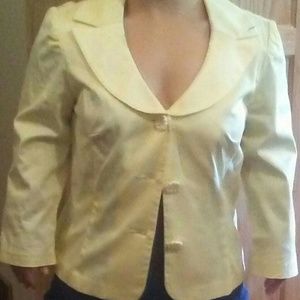 My Michelle yellow blazer size 5 fits like a small